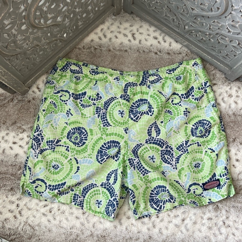 Men's Vineyard Vines swim trunks large beach pool party tropical California